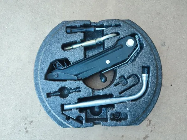 Clé de roue SEAT OEM 1K0011031L - Occasion image 2
