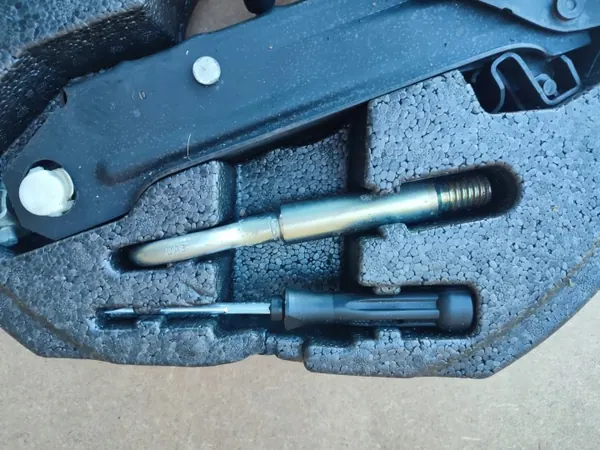 Clé de roue SEAT OEM 1K0011031L - Occasion image 5