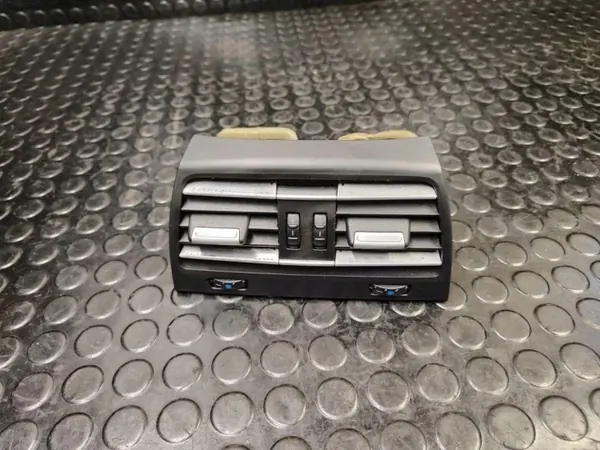 Rejilla de ventilación trasera OEM 9118249 BMW 5 GT F07 image 9