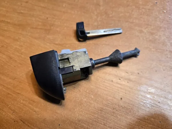 Låscylinder Vänster Framdörr BMW 1 E81 E87 OEM image 3