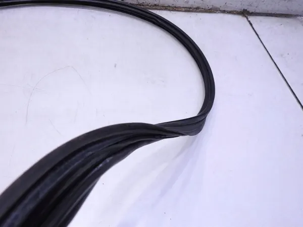 Junta de maletero Toyota Verso OEM 987654321 - Usado image 3