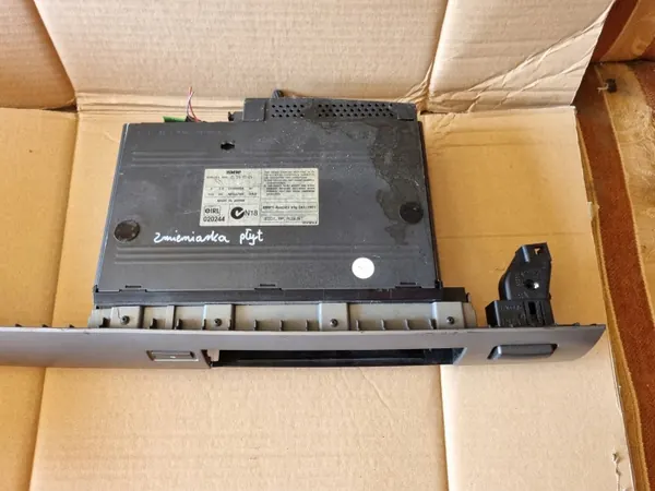 Changer CD BMW OEM 8361584 pour E46 - Occasion image 7