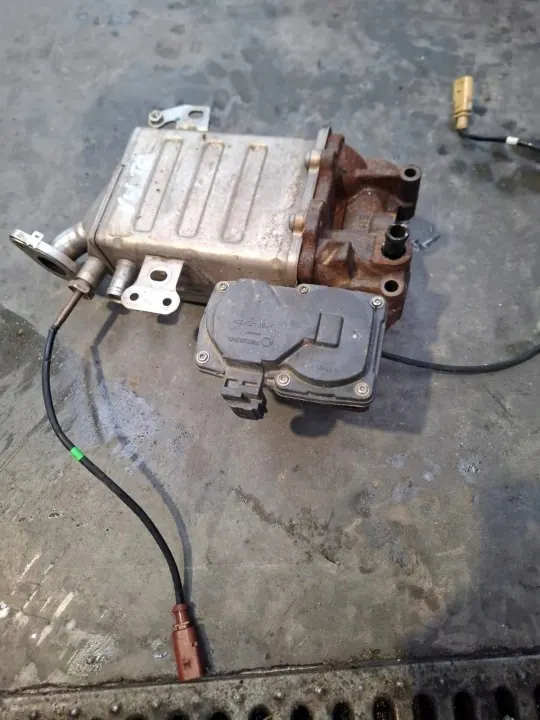 Radiador de agua usado OEM CXY287 para VW Transporter T6 image 2