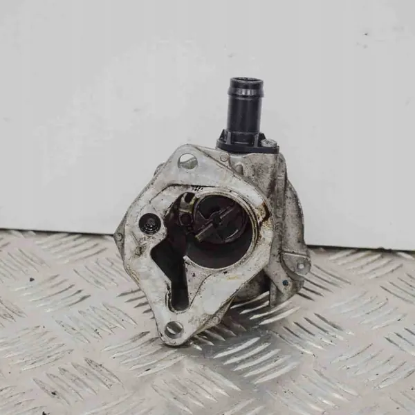 Imupumppu NISSAN QASHQAI II 1.5L diesel 8200577807 image 2