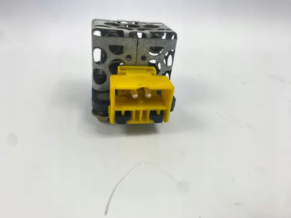 Ventilatorweerstand Mercedes W124 W201 190 OEM REZYSTOR/SDV06782 image 2