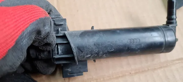 Linker koplampwasinstallatie AUDI A5 2013 8T0955101D image 9