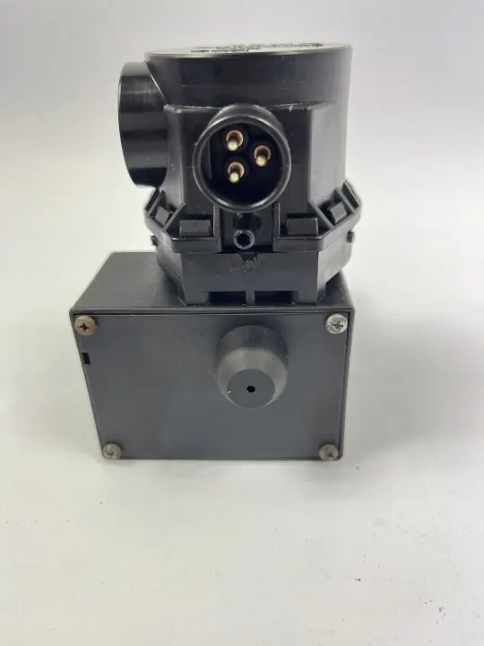 Bomba de cierre central OEM 1268000448 para Mercedes W126 image 4
