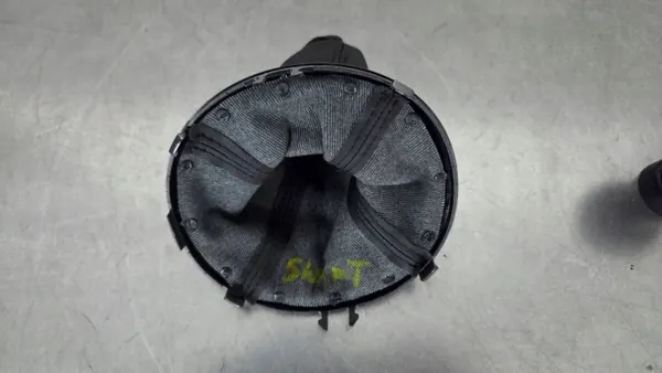 Suzuki Swift MK6 Manchon Levier Vitesse OEM CCU1634 image 10