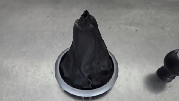 Suzuki Swift MK6 Manchon Levier Vitesse OEM CCU1634 image 7