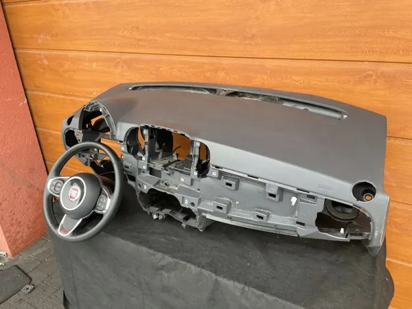 Fiat 500 Lift kojelauta OEM 2 turvatyynyllä image 3
