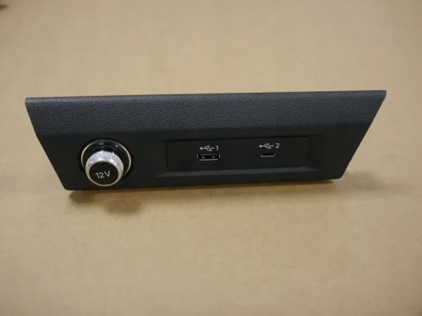 Prise USB Audi OEM 82A035736 - Occasion image 2