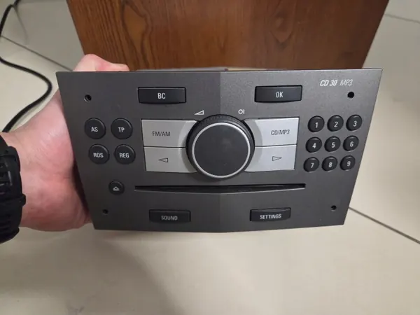 Rádio Opel Astra H CD30 MP3 OEM 13190742 com PIN image 2