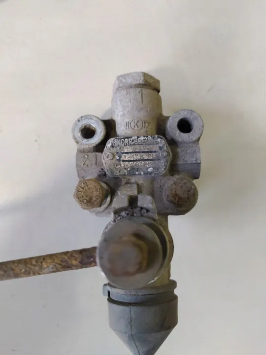 Knorr-Bremse luftfjädringsventil (II19425) (SV1395) image 3