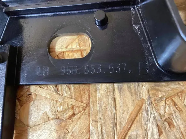 Porsche MACAN vasen taka kynnyskiinnike OEM 95B853537B image 5