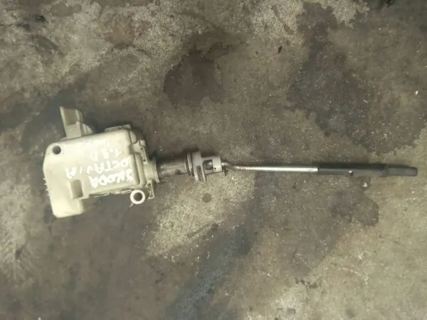 Cerradura tapa combustible OEM 3B08107738 Skoda Octavia Mk1 image 3