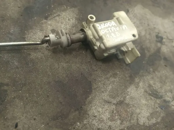 Cerradura tapa combustible OEM 3B08107738 Skoda Octavia Mk1 image 5