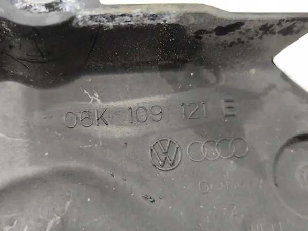 Audi A6 S6 C7 2018 Kamremsskydd OEM 06K109121E image 6