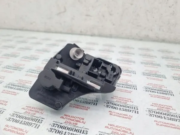 Conector lámpara trasera VW Touran OEM 176453 Usado image 3