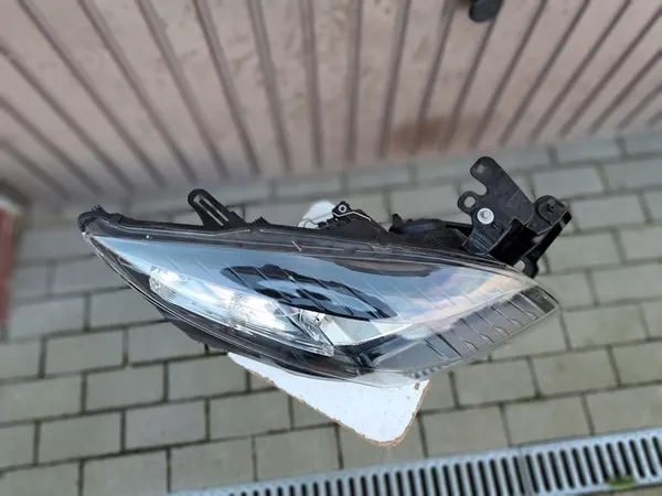 Oikea ajovalo Renault OE 260102973R image 3