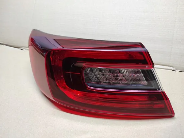 Luz trasera izquierda para Renault Talisman Sedan image 3