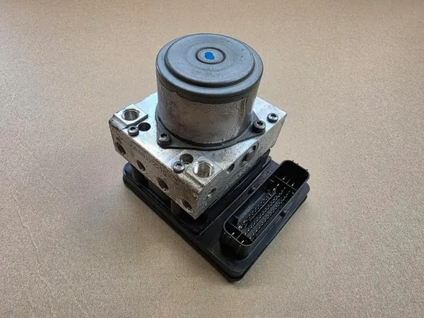 Pompe ABS OEM 52029707 pour Fiat 500X - Occasion image 2