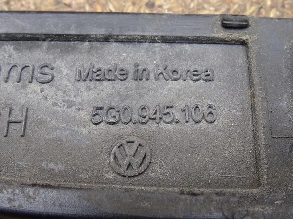 VW GOLF VII Takaluukun Oikea Heijastin 5G0945106 image 3