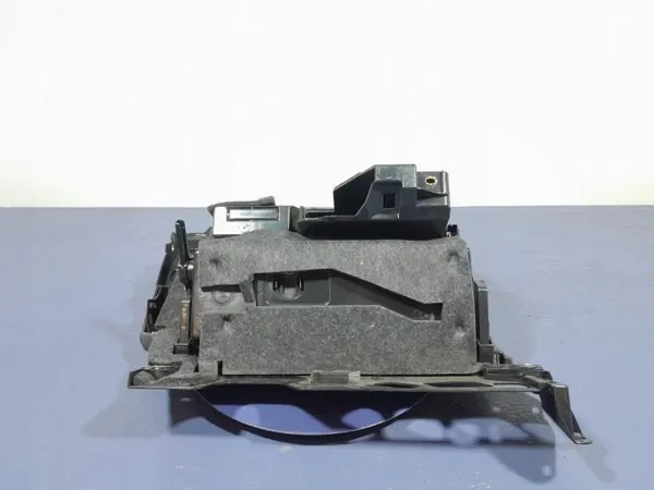 Audi Q7 II Passagerarhandskfack OEM 4M1857035R image 4