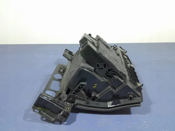 Audi Q7 II Passagerarhandskfack OEM 4M1857035R image 5