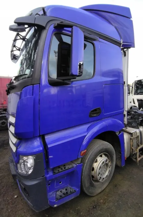 Estructura de cabina Mercedes Actros MP4 OEM KABINA MERCEDES image 3