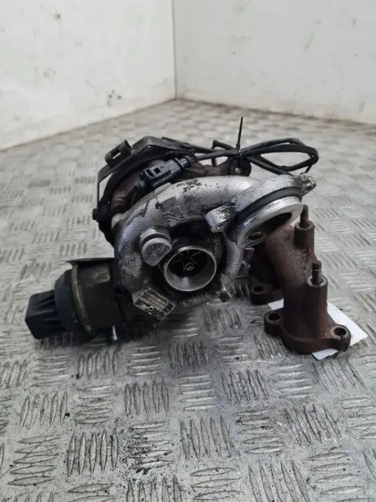 Turbo usado OEM 03L253016 para VW Passat B7 image 3