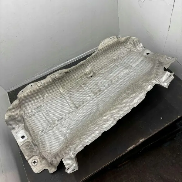Volvo XC60 II lämpökilpi OEM 31694651 - Käytetty image 2
