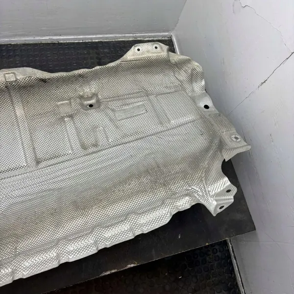 Volvo XC60 II lämpökilpi OEM 31694651 - Käytetty image 3