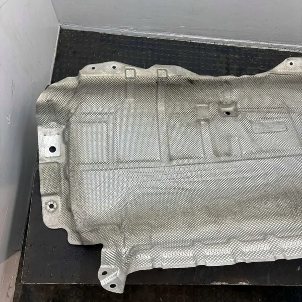 Volvo XC60 II lämpökilpi OEM 31694651 - Käytetty image 4