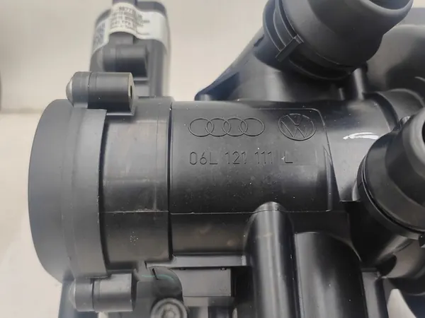 VW Audi Seat Skoda 1.8 2.0 TFSI Carcasa de Termostato image 6