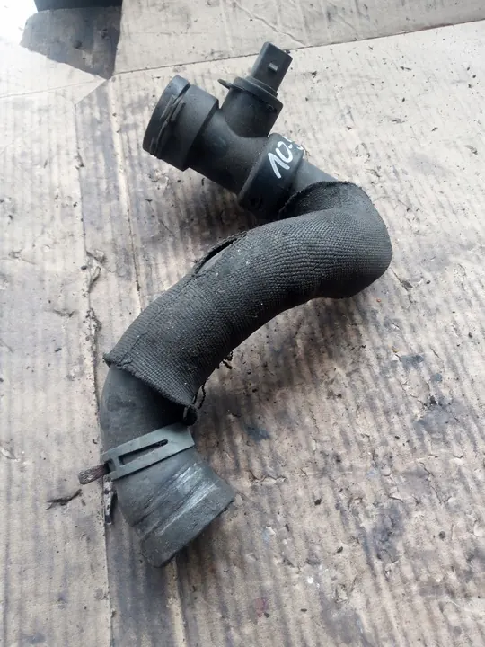 Audi A4 B6 A6 C6 moottorin vesiletku 2.4 B BDV OEM image 5