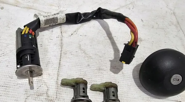 Sytytyskytkin Dacia Sandero Logan Lodgy - 36451710 image 3