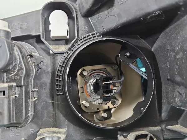 Oikea Ajovalo Renault Megane IV 2016-2020 OEM 260100141R image 10