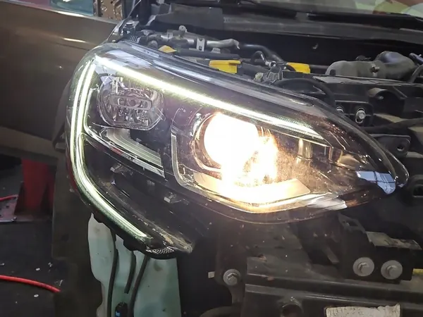 Oikea Ajovalo Renault Megane IV 2016-2020 OEM 260100141R image 2