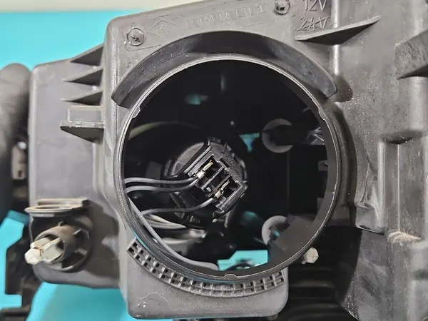 Oikea Ajovalo Renault Megane IV 2016-2020 OEM 260100141R image 9