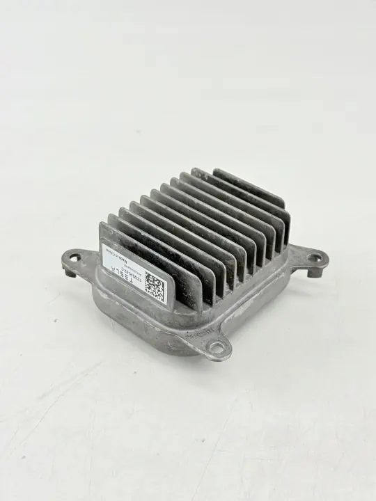 Tesla Model 3 2020 LED-ajovalosäädin OEM 153292502C image 2