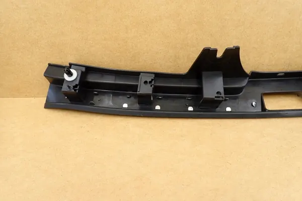 Volvo XC90 II Rückensitzgurtabdeckung OEM 32353428 image 6