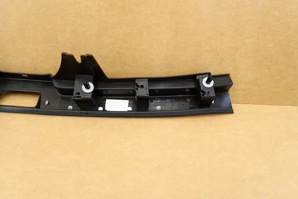 Volvo XC90 II Rückensitzgurtabdeckung OEM 32353428 image 7