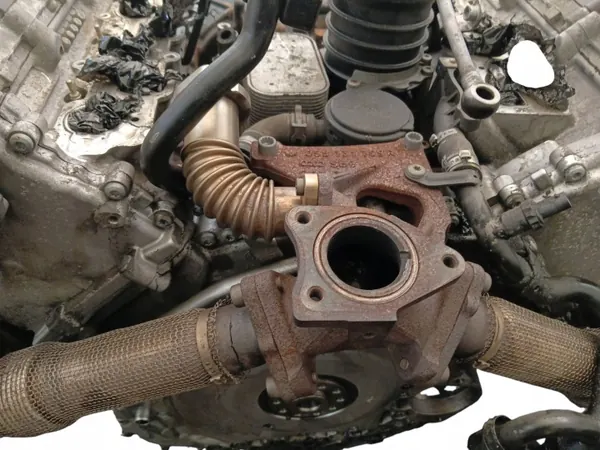 Moottorin tuki OEM MM_CDYC CDY Audi A6 C6 3.0 TDI:lle image 9