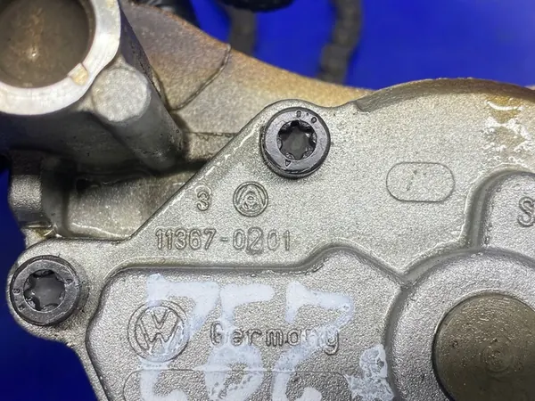 Olje pump VW Tiguan Golf V Audi Seat 1.4 TSI OEM 03C105Q image 10