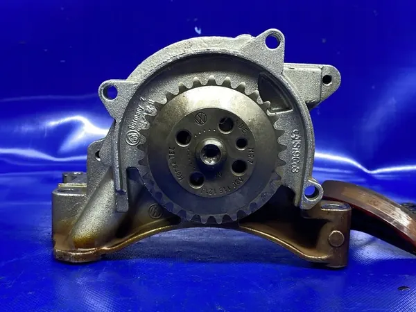 Olje pump VW Tiguan Golf V Audi Seat 1.4 TSI OEM 03C105Q image 3