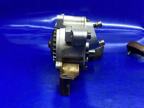 Olje pump VW Tiguan Golf V Audi Seat 1.4 TSI OEM 03C105Q image 4