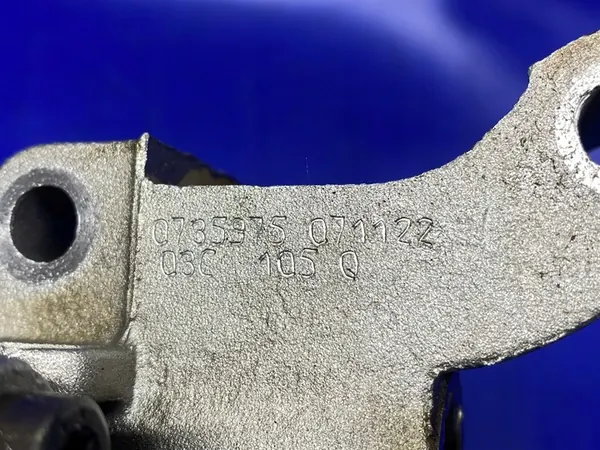 Olje pump VW Tiguan Golf V Audi Seat 1.4 TSI OEM 03C105Q image 9