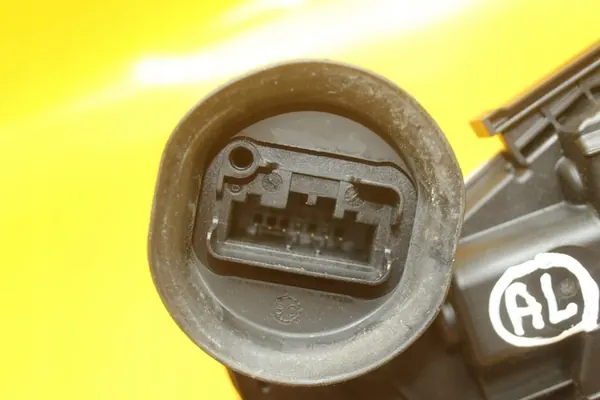 Vänster Bakdörrslås 7 Pin VW Golf VI image 10