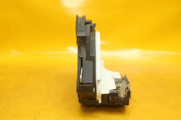 Vänster Bakdörrslås 7 Pin VW Golf VI image 7