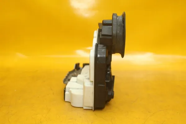 Vänster Bakdörrslås 7 Pin VW Golf VI image 9